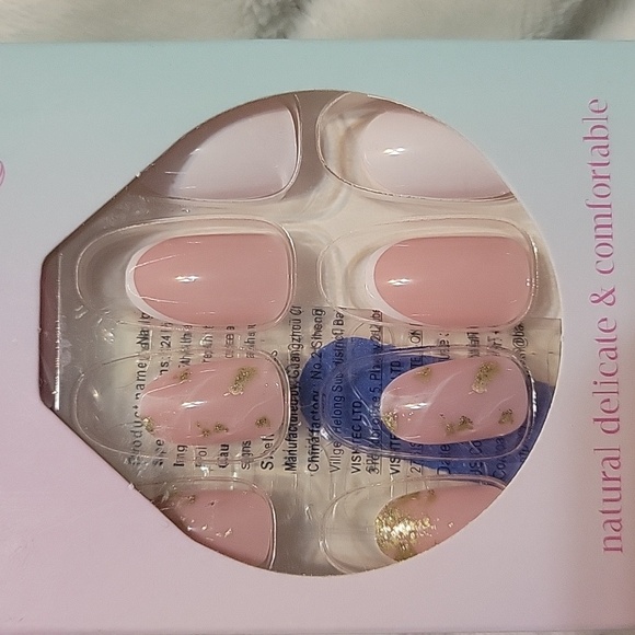 NIB DIY Press-On Nails - Picture 3 of 3